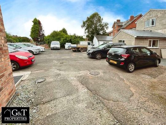 Chester Road North, Kidderminster, DY10 - Photo 1