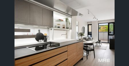 An urban retreat with expansive outdoor space - Photo 4