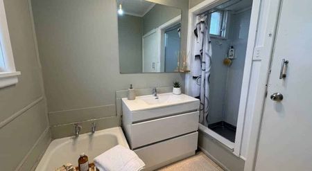 Delightful Home In Central Area - Photo 4