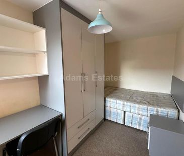 6 bedroom terraced house to rent - Photo 2