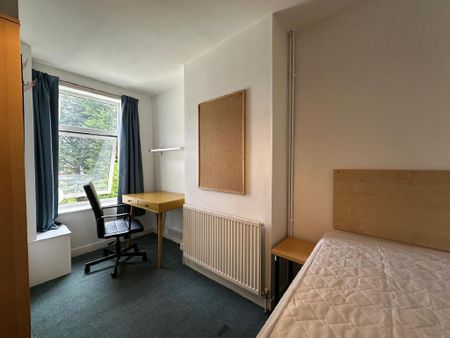 1 bedroom in a house share to rent - Photo 2