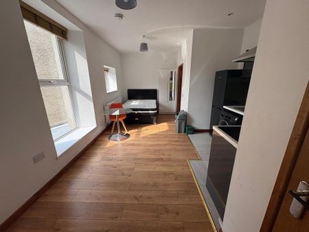 Studio to rent - Photo 2