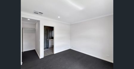 27 Newbridge Boulevard, Wallan, Vic 3756 - Photo 3