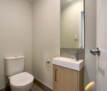 BRAND NEW 4-BEDROOM IN FLAT BUSH - Photo 4