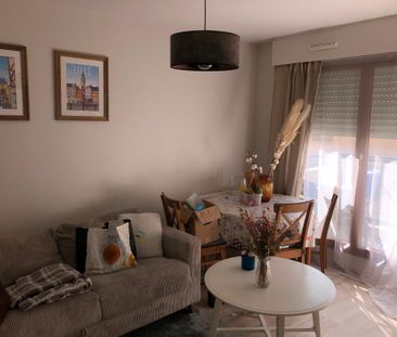 A LOUER HYPERCENTRE SAINT MACLOU-SAINT MARC, F2 AVEC PARKING ! - Photo 3