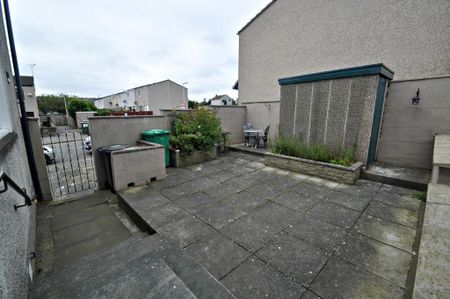 3 bedroom end of terrace house to rent - Photo 2