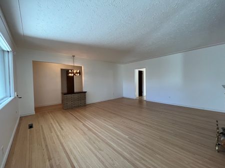 Spacious 4 Bedroom Home In Desirable Highlands – Character, Comfort & Convenience! - Photo 3