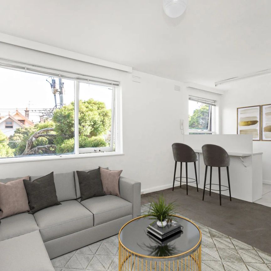 Spacious One Bedroom in Perfect Location! - Photo 1