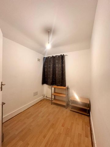 4 bedroom semi-detached house to rent - Photo 3