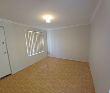 Solar Panels & Air Con - Photo 2