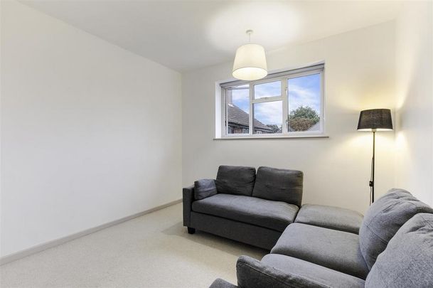 3 bedroom flat to rent - Photo 1