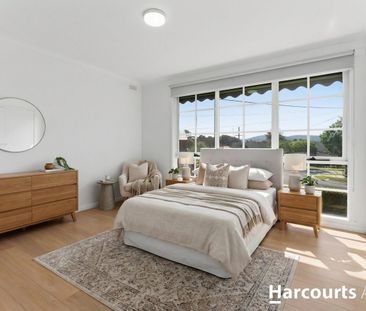Family Home in Dandenong North Awaits! - Photo 3