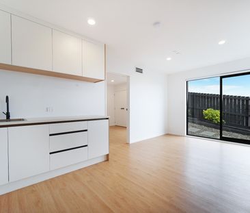 Designer 5 Bedroom Home Hillsborough - Photo 4