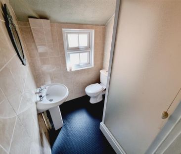 1 Bedroom Flat to Rent in Flat 1, High Street, Rushden, Northants, ... - Photo 4