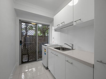 22 Kordan Boulevard, Raceview QLD 4305 - House For Rent | Domain - Photo 4