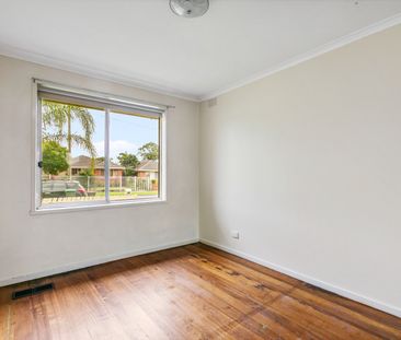 29 Regal Avenue, Thomastown VIC 3074 - Photo 4