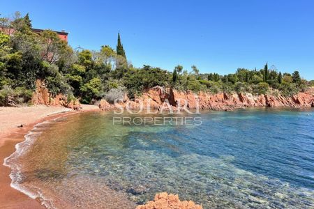 Exceptionnel : villa pied dans l'eau à Theoule-sur-Mer - Photo 3