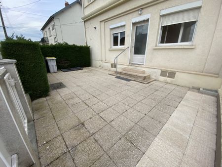 Location Appartement 2 pièces 43m² LE CREUSOT 71200 - Photo 2