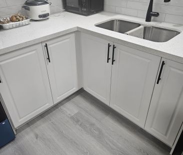 For Lease - 1372 Rebecca Street, Oakville, Ontario - Photo 2