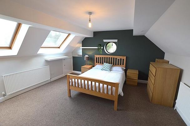 Grove Lane - 1x BEDROOM AVAILABLE, - Photo 1