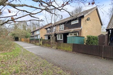 Willowmead Close, Woking - 1 bedroomProperty for lettings - Seymours - Photo 4