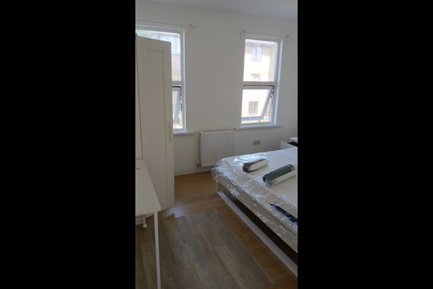 3 Bed Detached House, London, E15 - Photo 1