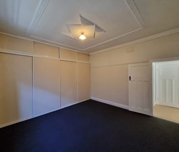 Charming Renovated Three-Bed Home in Albury - Photo 4