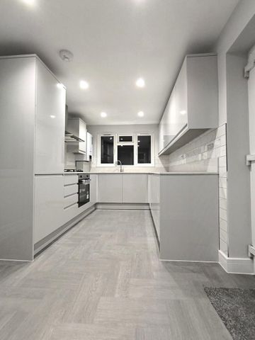 5 bedroom semi-detached house to rent - Photo 2