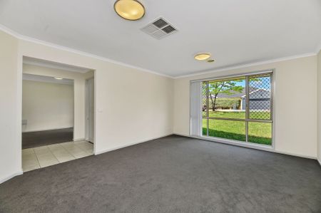 14 Colverwell Crescent, Jerrabomberra - Photo 3