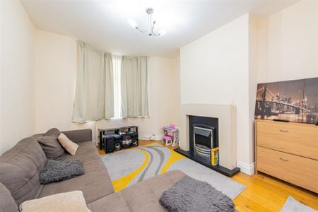 3 bed House - Mid Terrace To Let - Photo 2