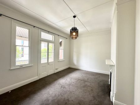 RENOVATED 4 BEDROOM HOUSE IN PYRMONT - Photo 3