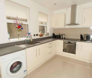 8 Adelaide Avenue * ROOM Only*, Belfast, BT9 7FY - Photo 6