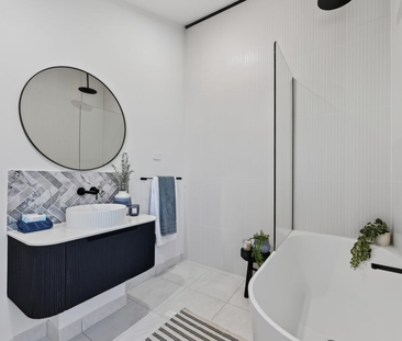 Freshly Presented Upstairs Unit in Railway Estate - Photo 6