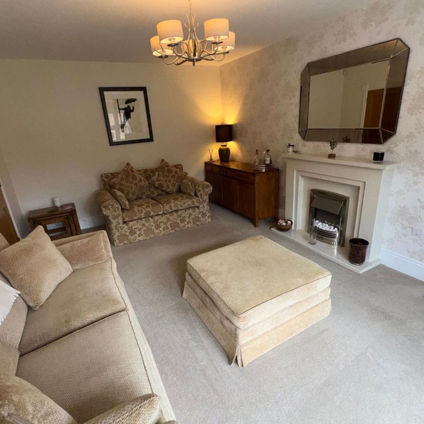 14 Pickwick Gardens, Wolverhampton, West Midlands, WV3 9EH - Photo 1