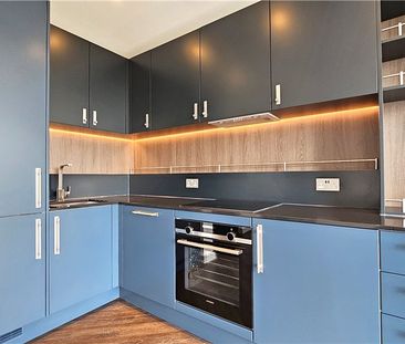 Eden Grove, Staines-upon-Thames, Surrey, TW18 4ZW - Photo 2