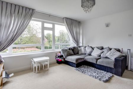 2 bedroom maisonette to rent - Photo 2