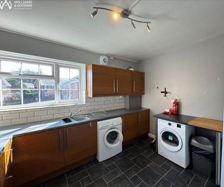 4 bedroom flat to rent - Photo 2