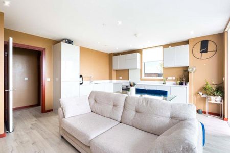 2 bedroom flat to rent - Photo 2