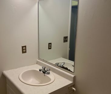 1 bedroom - Utilities Included -152 Thorold - Photo 5