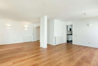 Apartamento T3 Duplex para arrendamento sem móveis no Alto de Santa Catarina, Algés