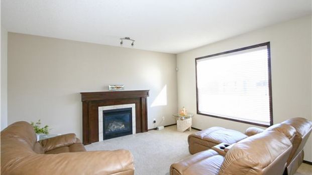 3 Bedroom House For Rent In Evergreen | Double Garage | Pets Negotiable - Photo 1