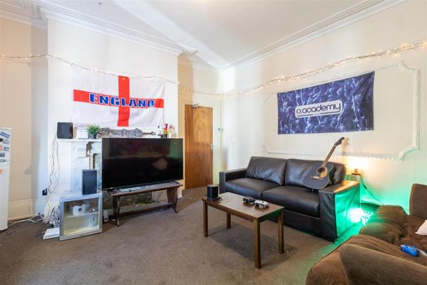 8 bedroom house to rent - Photo 1