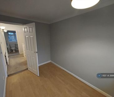 3 bedroom terraced house to rent - Photo 2