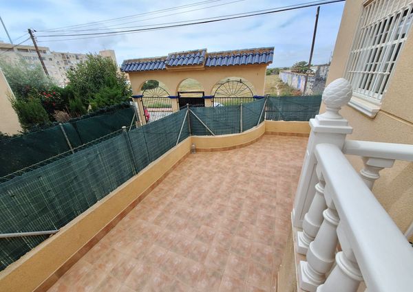 Ref.7505 2-Bedroom Apartment Just 300m from the Beach