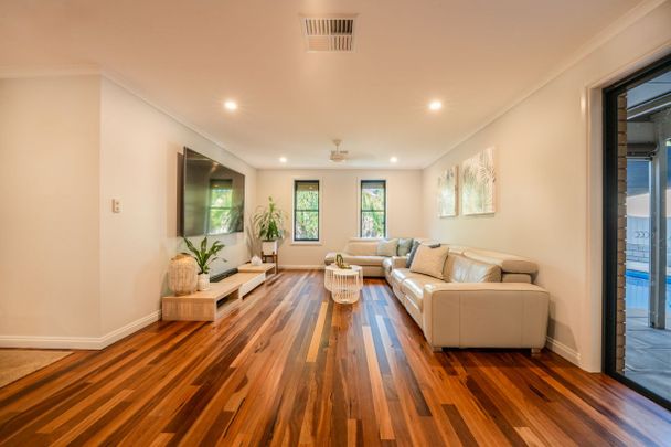 Classy, 4 Bedroom Family Home! - Photo 1