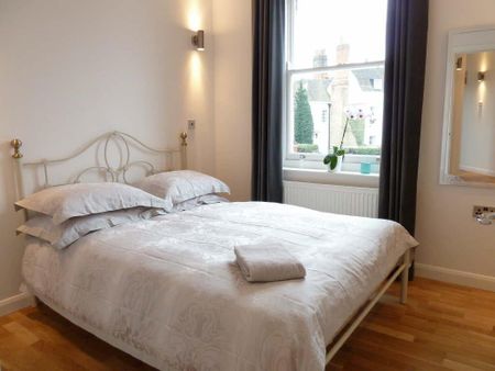 Woodcote Road, Epsom, Surrey, KT18 7QS - Photo 3