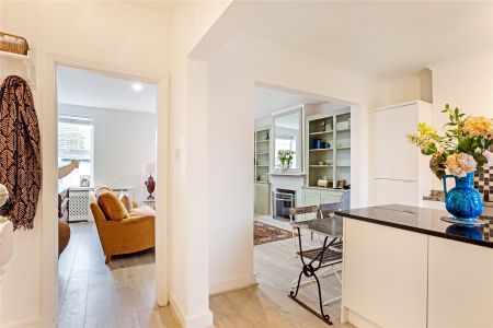 Baker Street, Weybridge, KT13 flat to rent - Photo 2