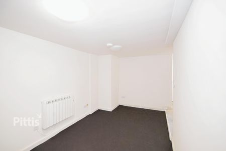 1 bedroom ground flat to rent - Photo 2