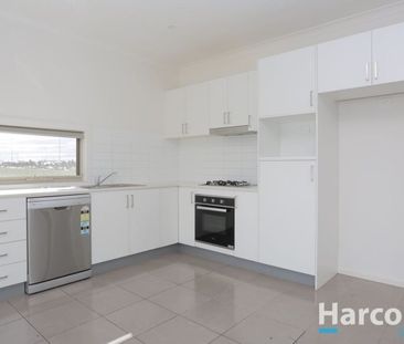 Modern 2-Bedroom Apartment in Truganina - Photo 5