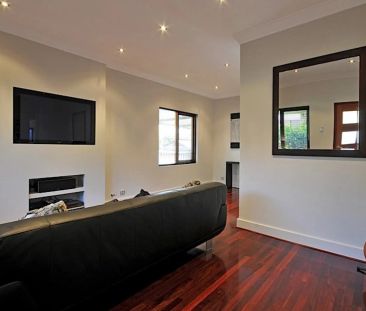 LIFESTYLE & LOCATION! - Photo 2